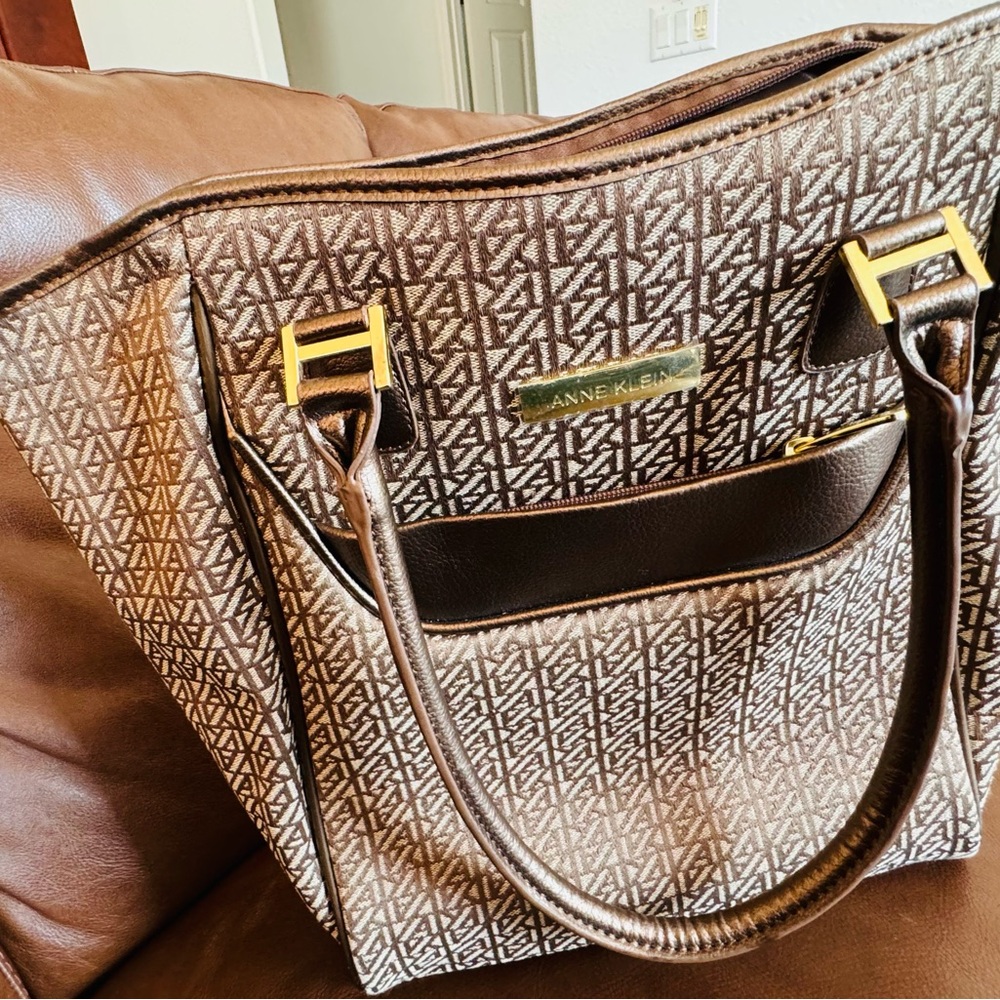 Brown leather Anne Klein satchel with gold hardware #leather-satchel this bag